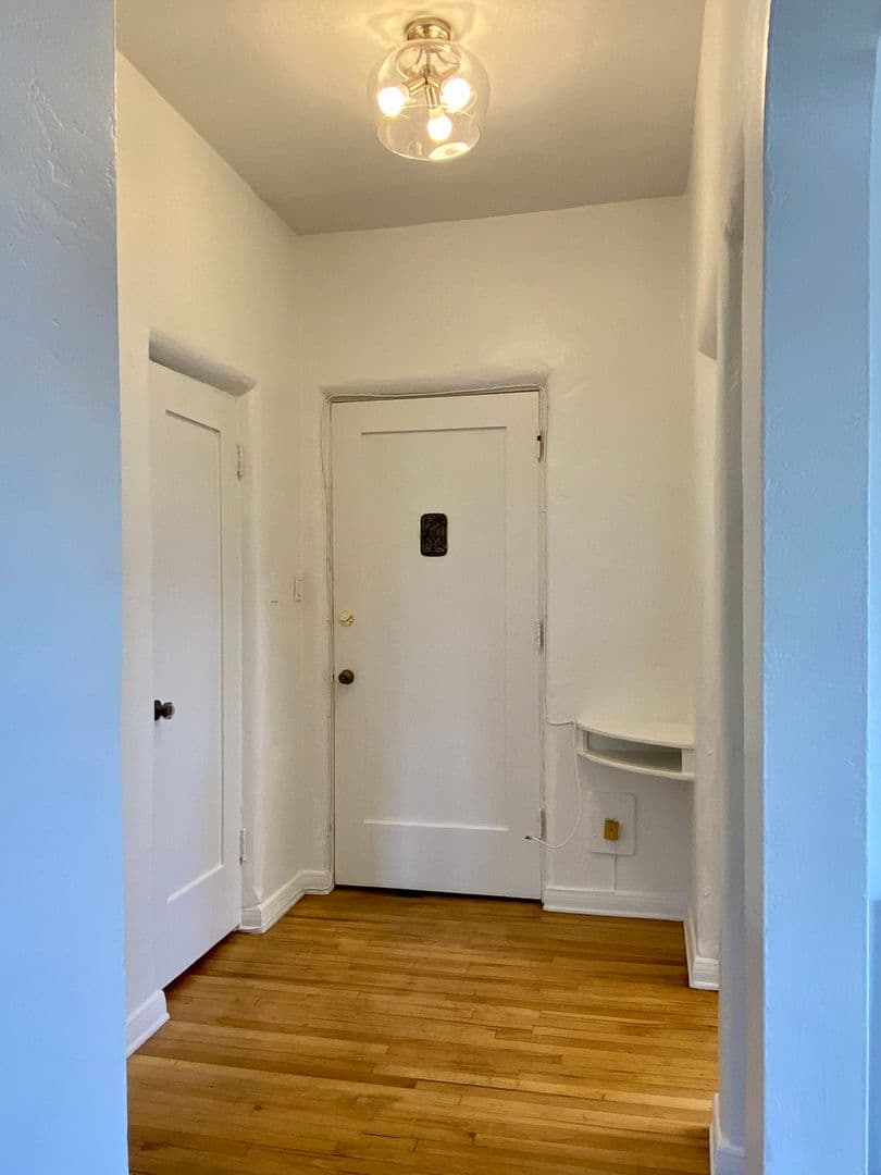 369 North Spaulding Avenue (6600) 4 of 18