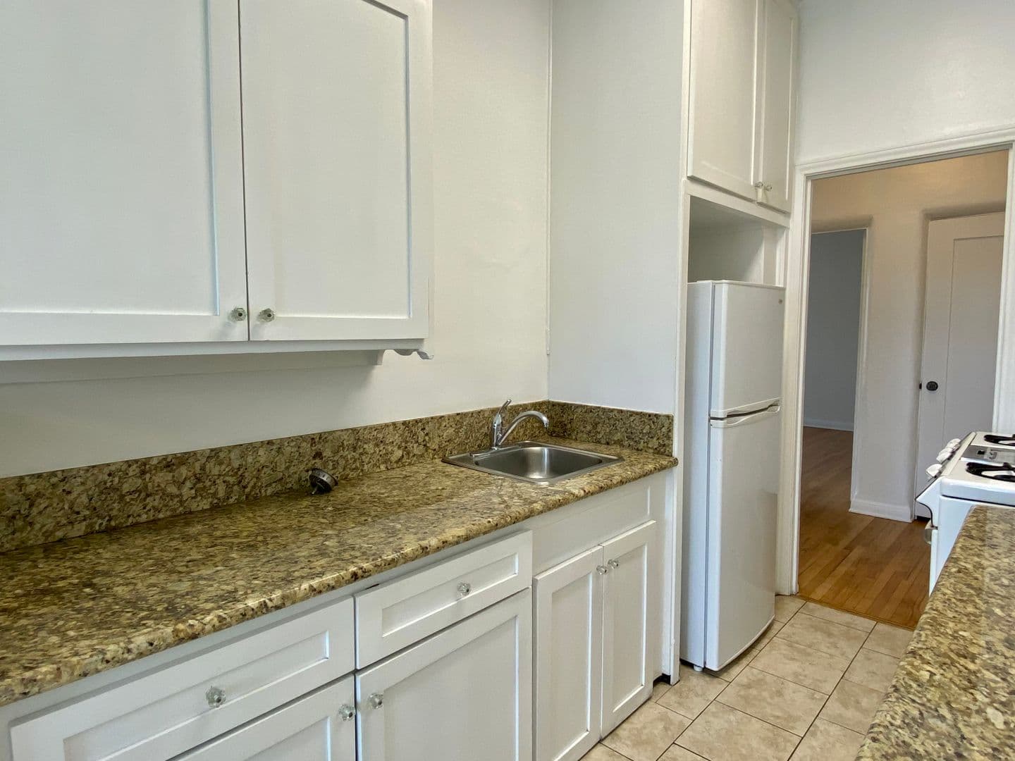 369 North Spaulding Avenue (6600) 8 of 18