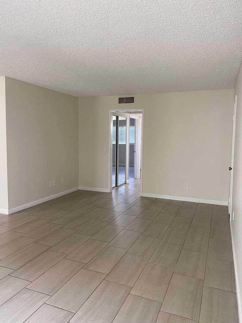 8608 Foothill Blvd (z1450.28) 3 of 16