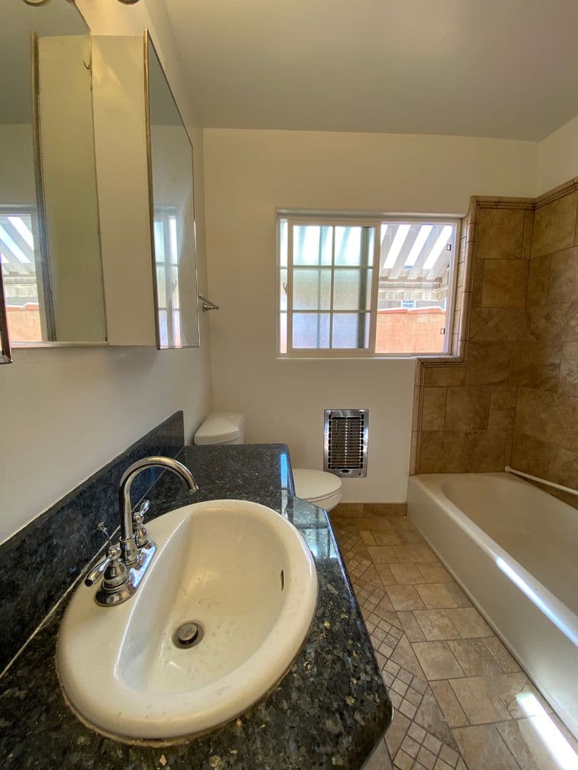 928 South Sherbourne Drive (6605) 15 of 18