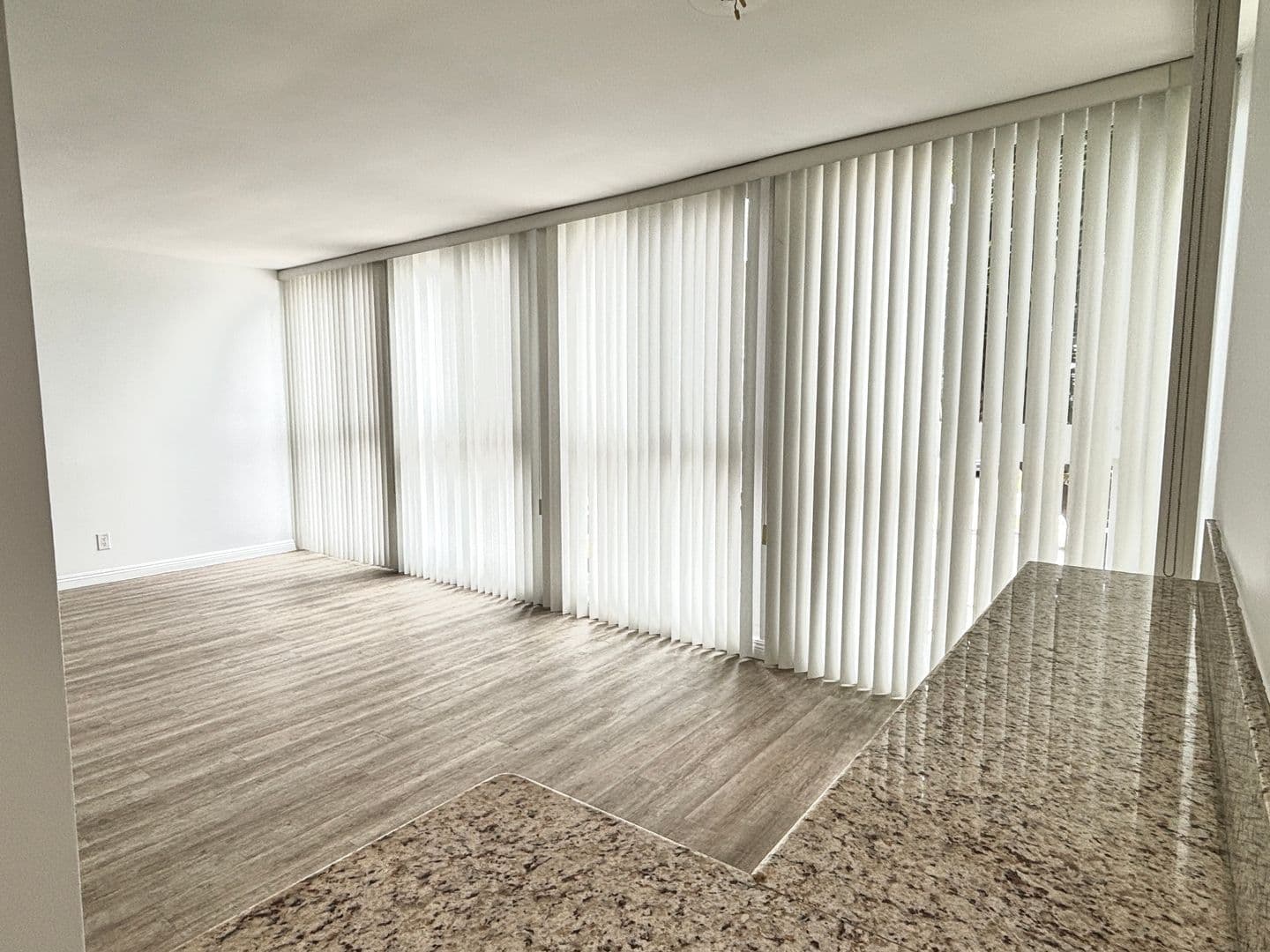 928 South Sherbourne Drive (6605) 21 of 26