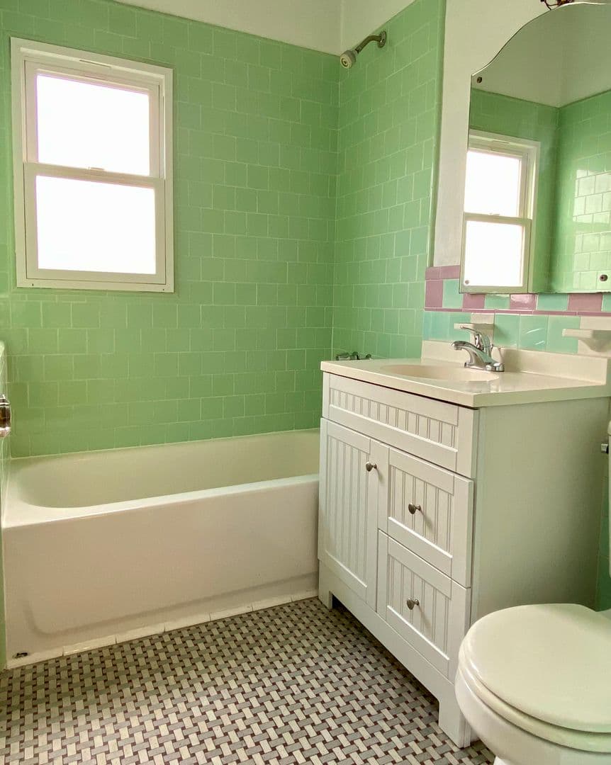 369 North Spaulding Avenue (6600) 3 of 18