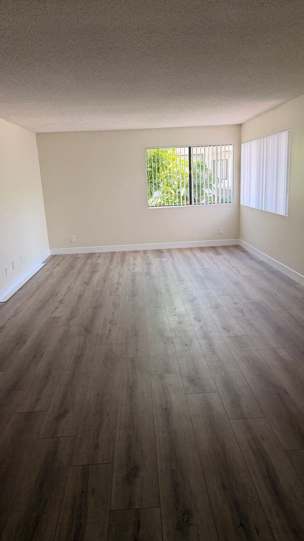 8608 Foothill Blvd (z1450.28) 2 of 20