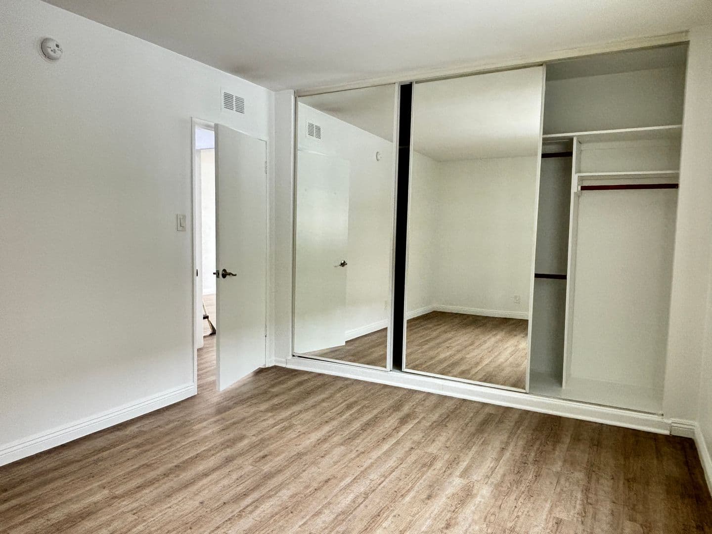 928 South Sherbourne Drive (6605) 16 of 26