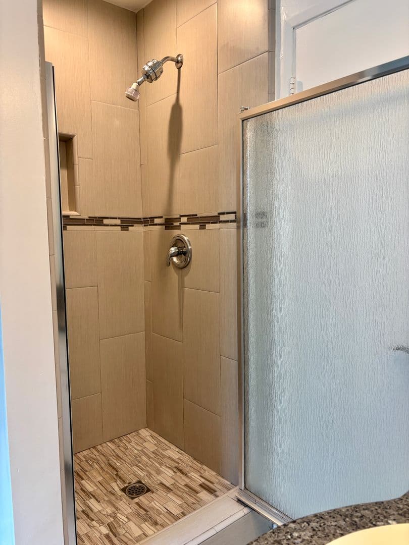 928 South Sherbourne Drive (6605) 13 of 26