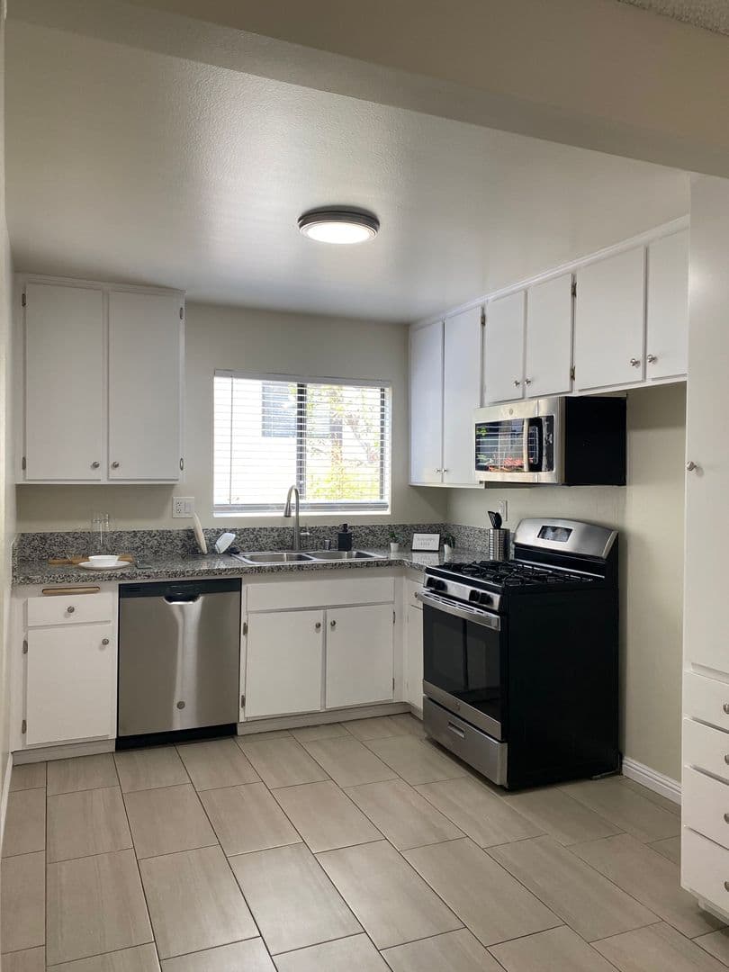 8608 Foothill Blvd (z1450.28) 1 of 8