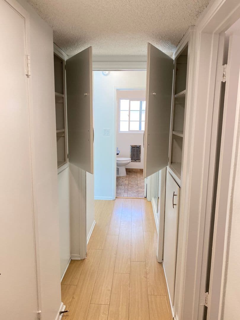 928 South Sherbourne Drive (6605) 7 of 18