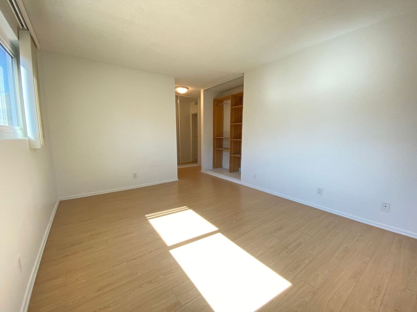 928 South Sherbourne Drive (6605) 13 of 18