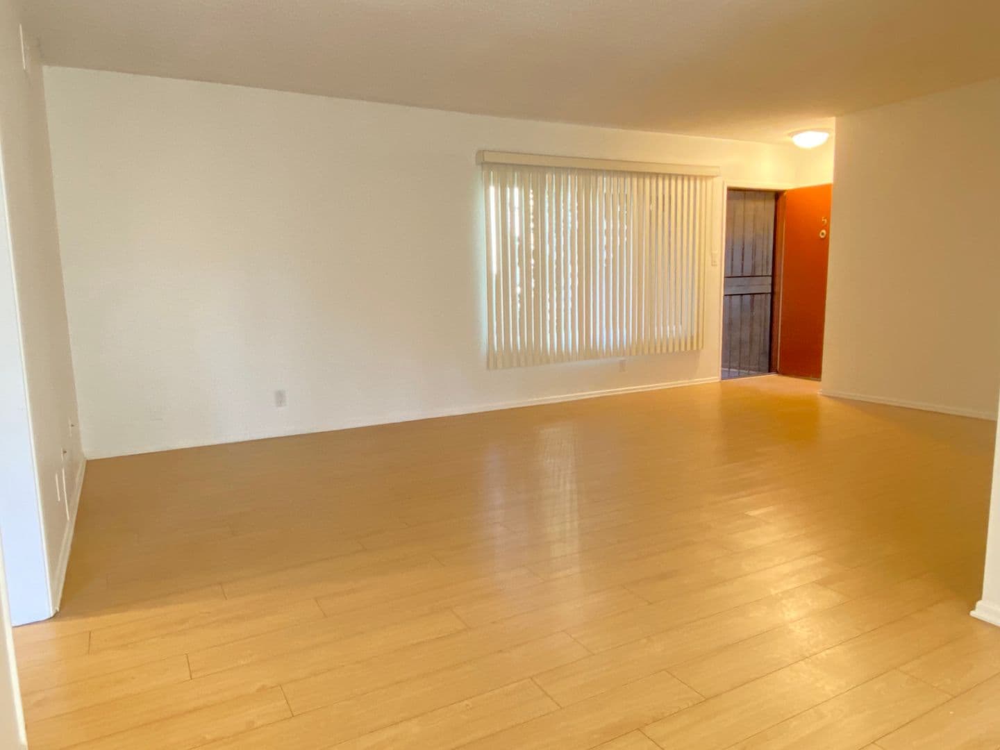 928 South Sherbourne Drive (6605) 4 of 18