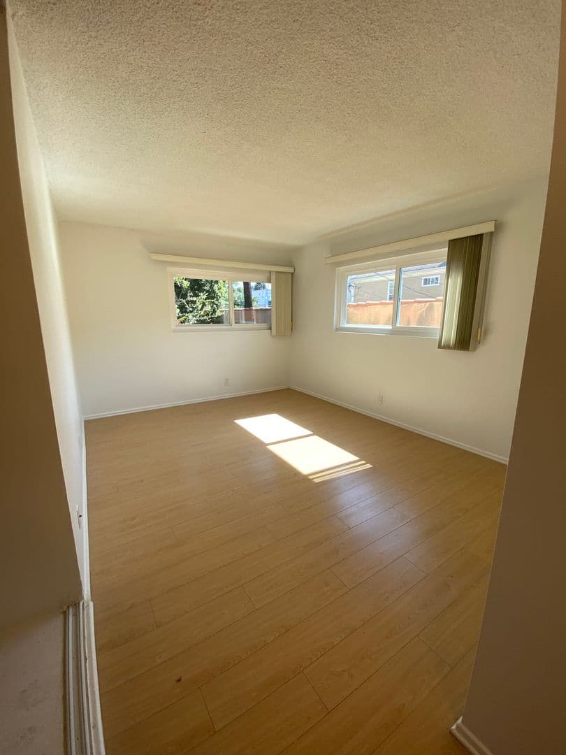 928 South Sherbourne Drive (6605) 12 of 18
