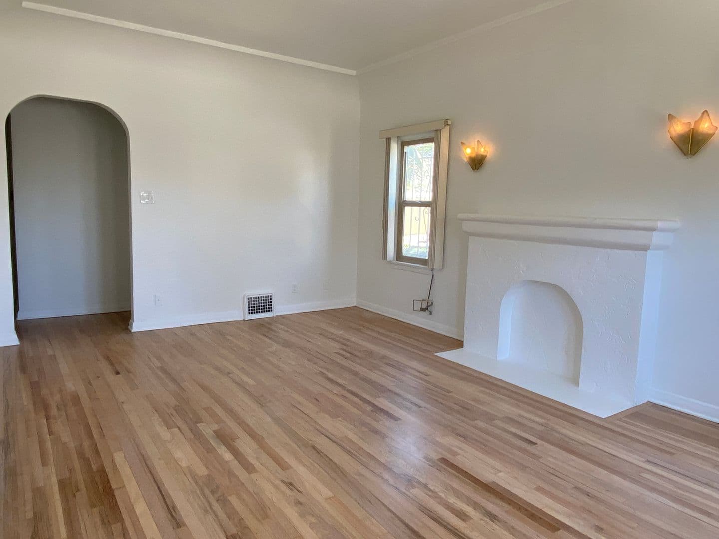 369 North Spaulding Avenue (6600) 11 of 20