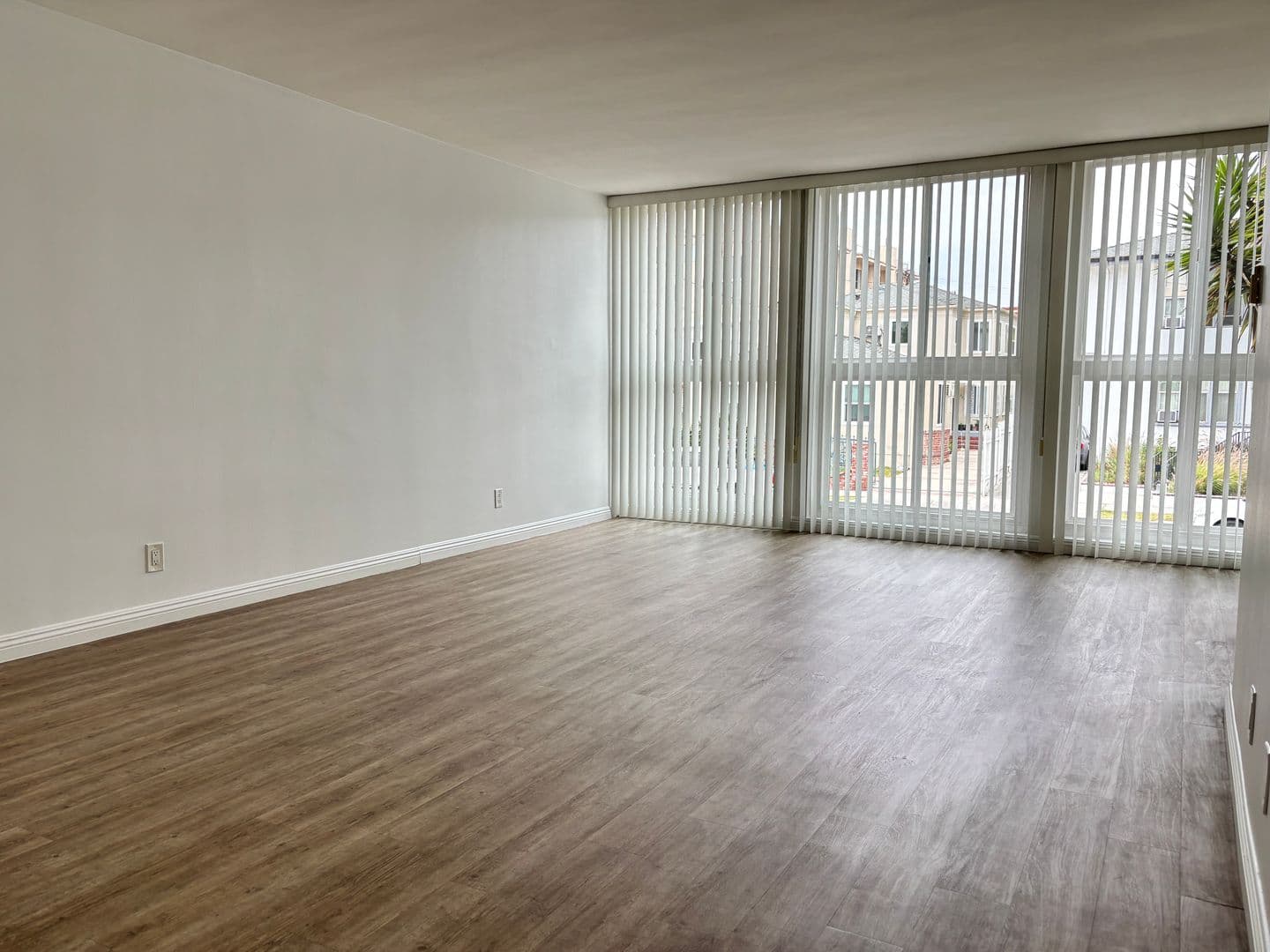 928 South Sherbourne Drive (6605) 18 of 26