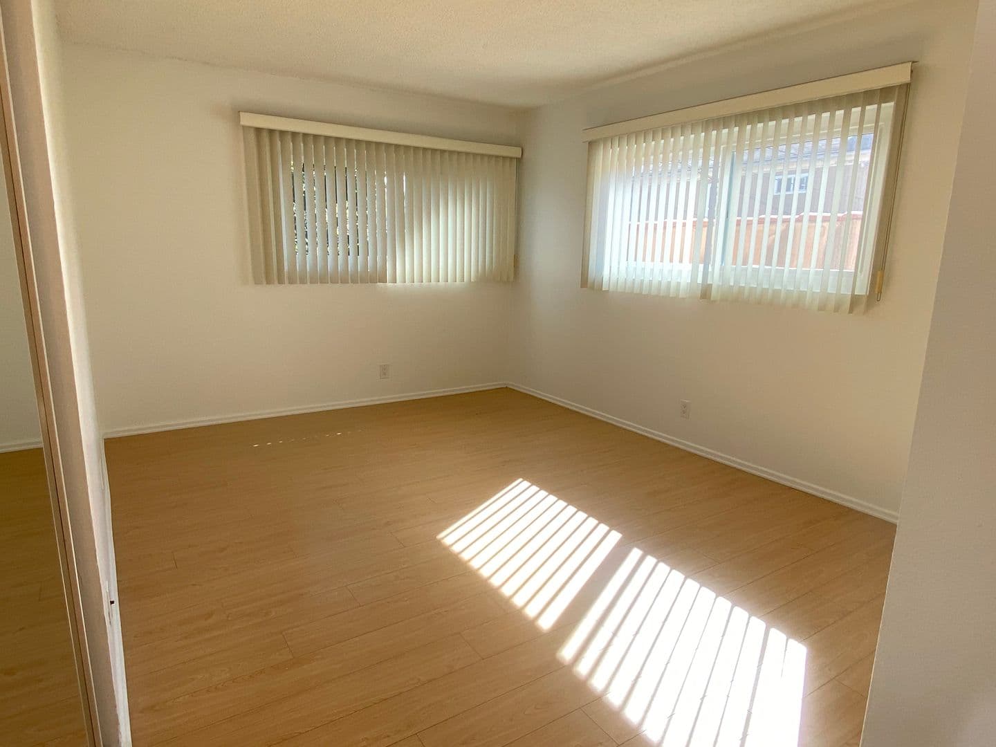 928 South Sherbourne Drive (6605) 9 of 18