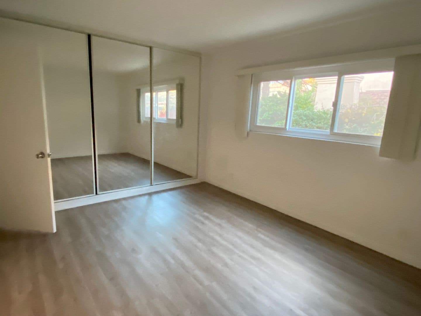 928 South Sherbourne Drive (6605) 5 of 26