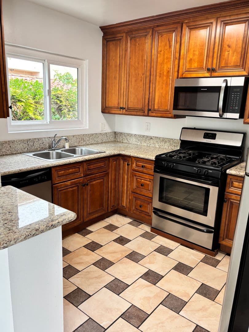 928 South Sherbourne Drive (6605) 26 of 26