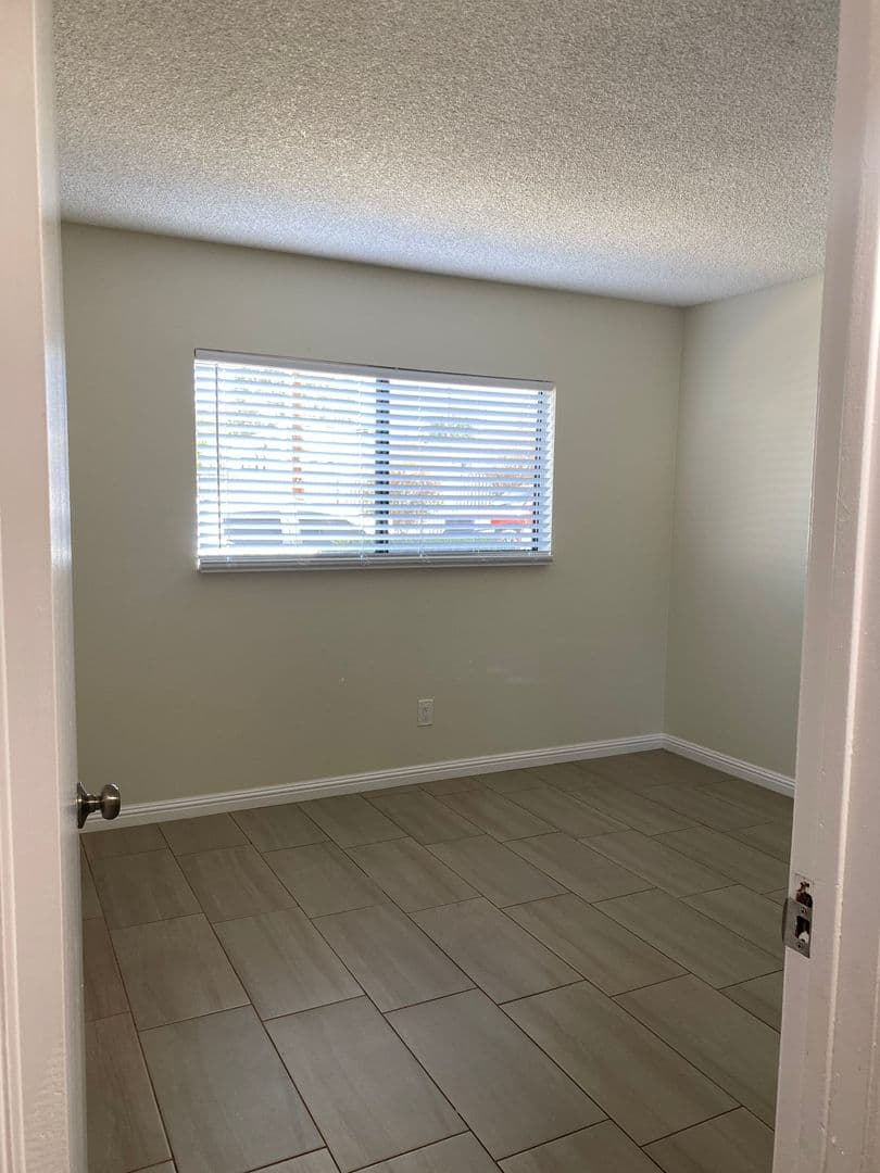 8608 Foothill Blvd (z1450.28) 7 of 16
