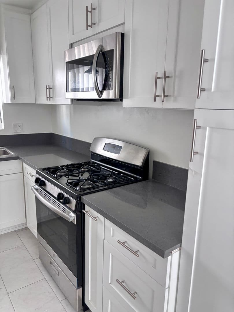 928 South Sherbourne Drive (6605) 13 of 14