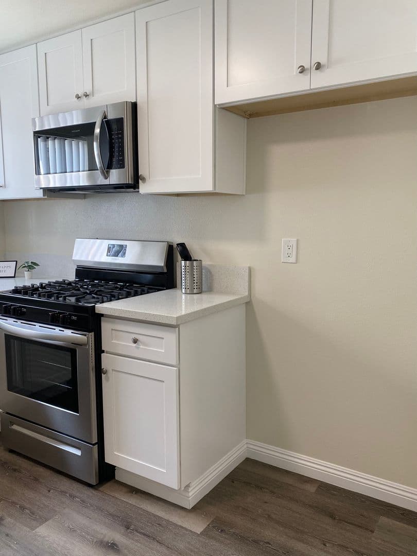 8608 Foothill Blvd (z1450.28) 2 of 22