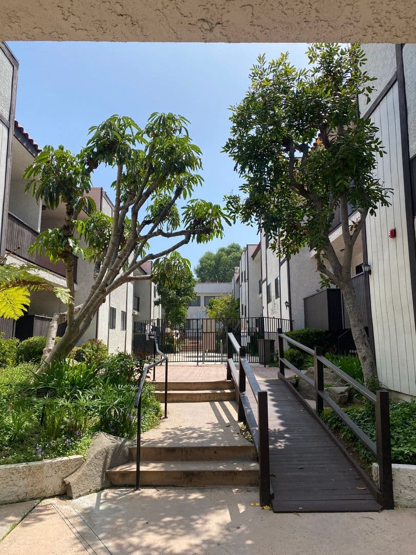 8608 Foothill Blvd (z1450.28) 12 of 13