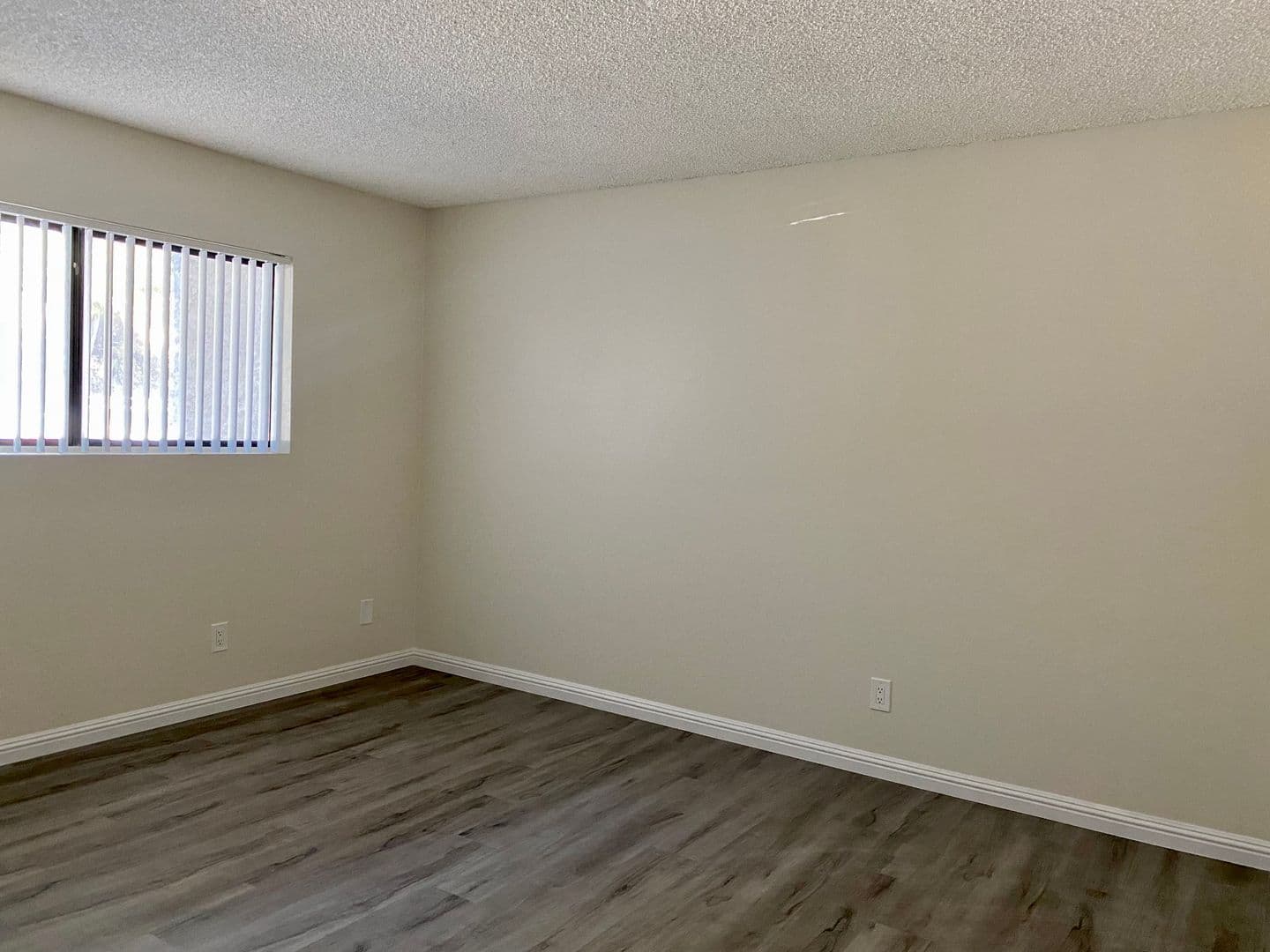 8608 Foothill Blvd (z1450.28) 3 of 8
