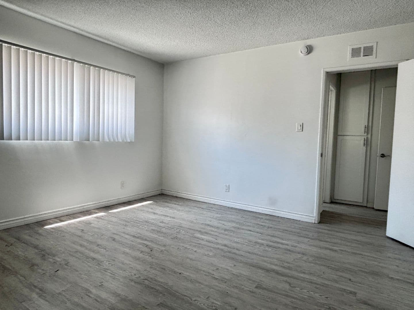 928 South Sherbourne Drive (6605) 7 of 14