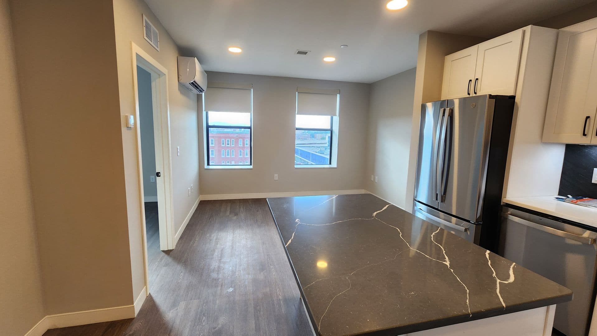 Rendezvous on Elm - Hot Water, Internet, Parking Included! 23 of 64