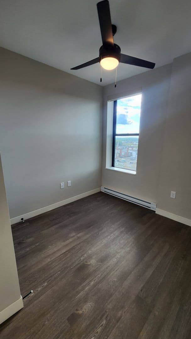Rendezvous on Elm - Hot Water, Internet, Parking Included! 28 of 64