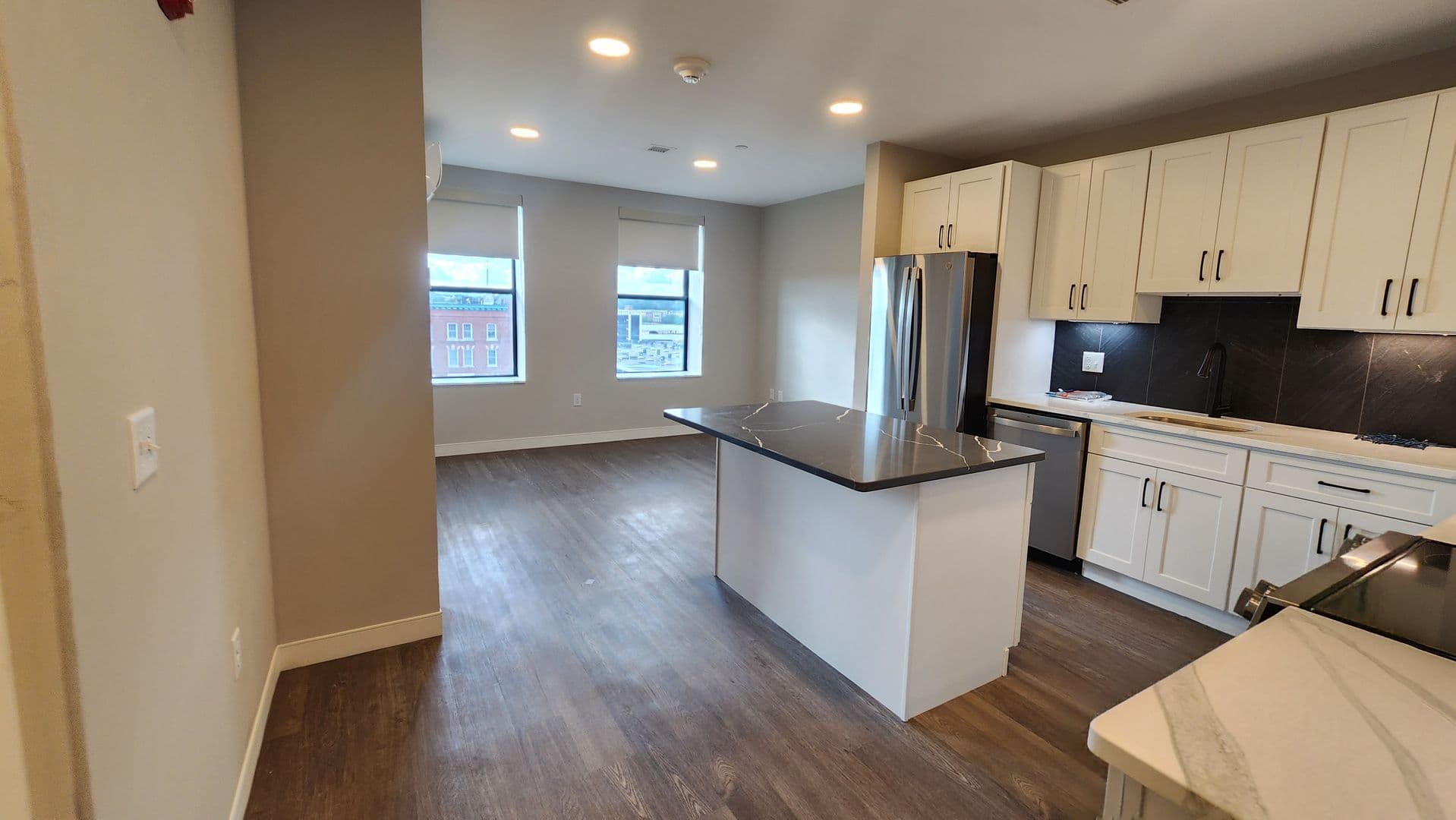 Rendezvous on Elm - Hot Water, Internet, Parking Included! 25 of 64
