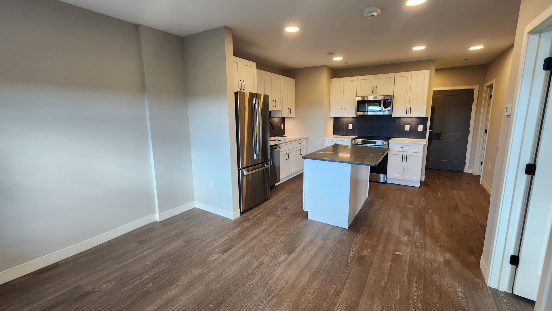 Rendezvous on Elm - Hot Water, Internet, Parking Included! 26 of 64