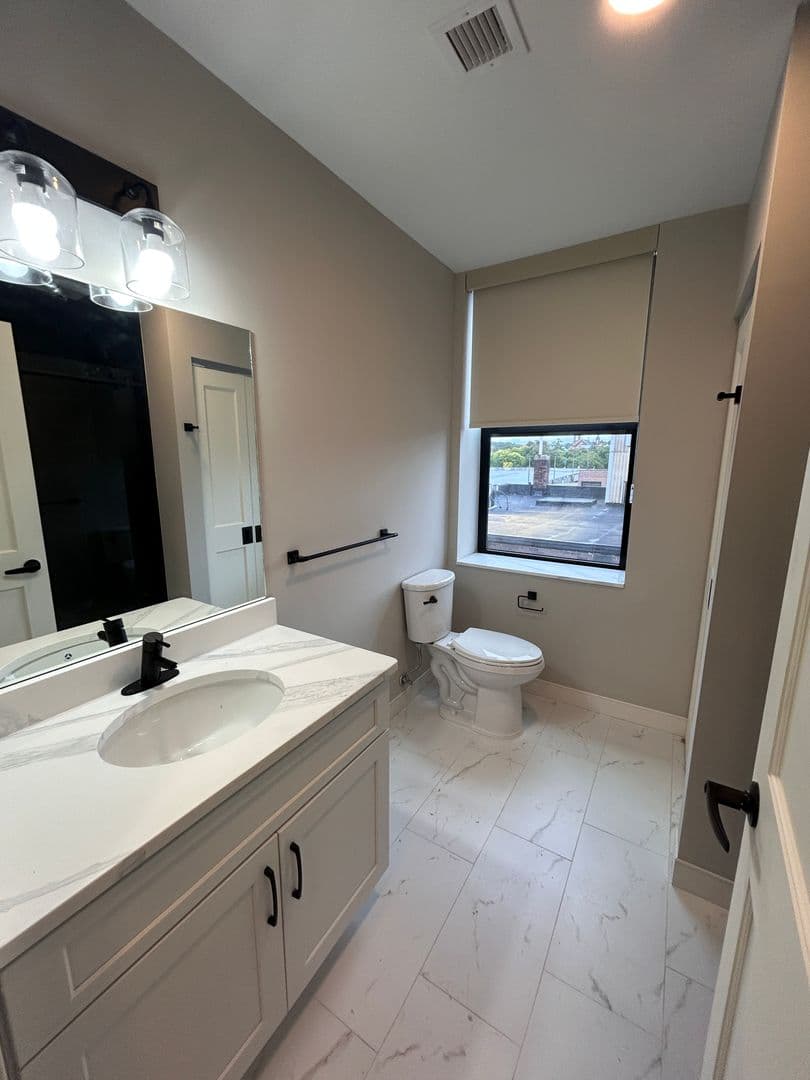 Rendezvous on Elm - Hot Water, Internet, Parking Included! 11 of 13