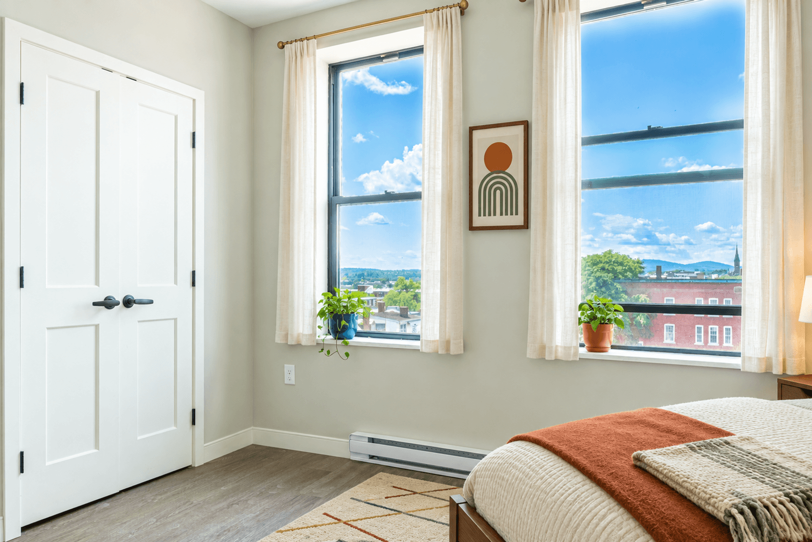 Rendezvous on Elm - Hot Water, Internet, Parking Included! 6 of 10