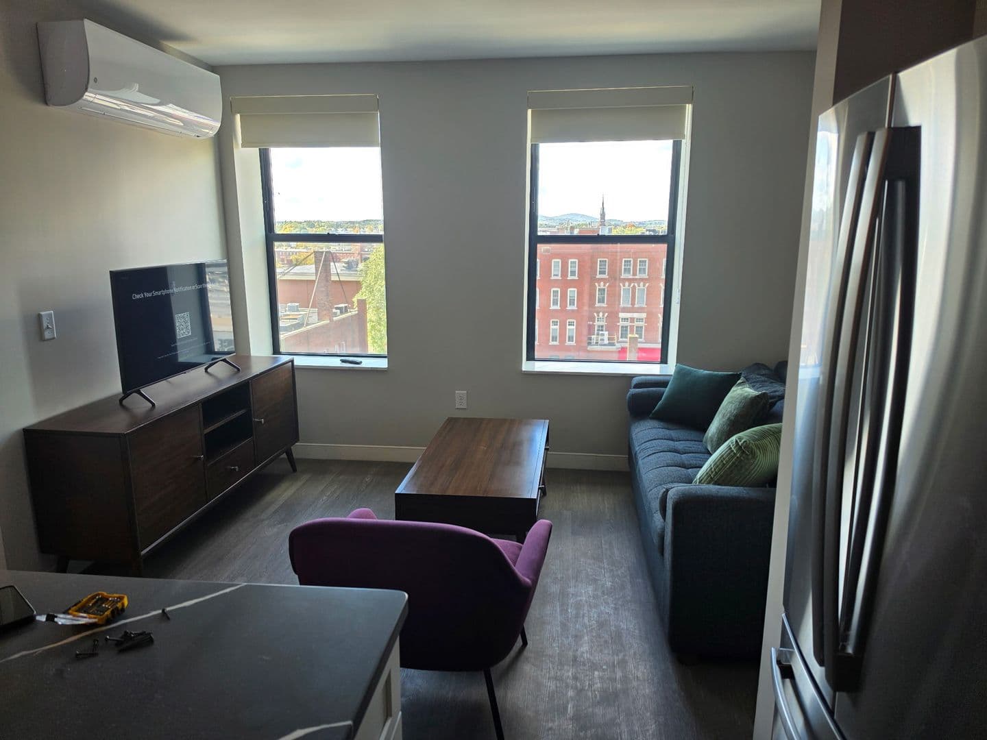 Rendezvous on Elm - Hot Water, Internet, Parking Included! 2 of 14