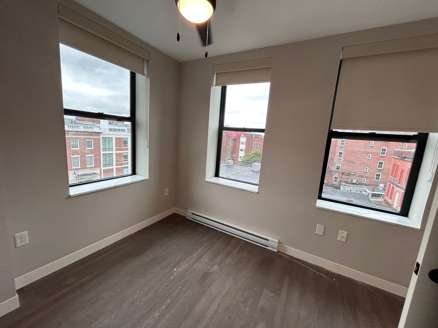 Rendezvous on Elm - Hot Water, Internet, Parking Included! 7 of 13