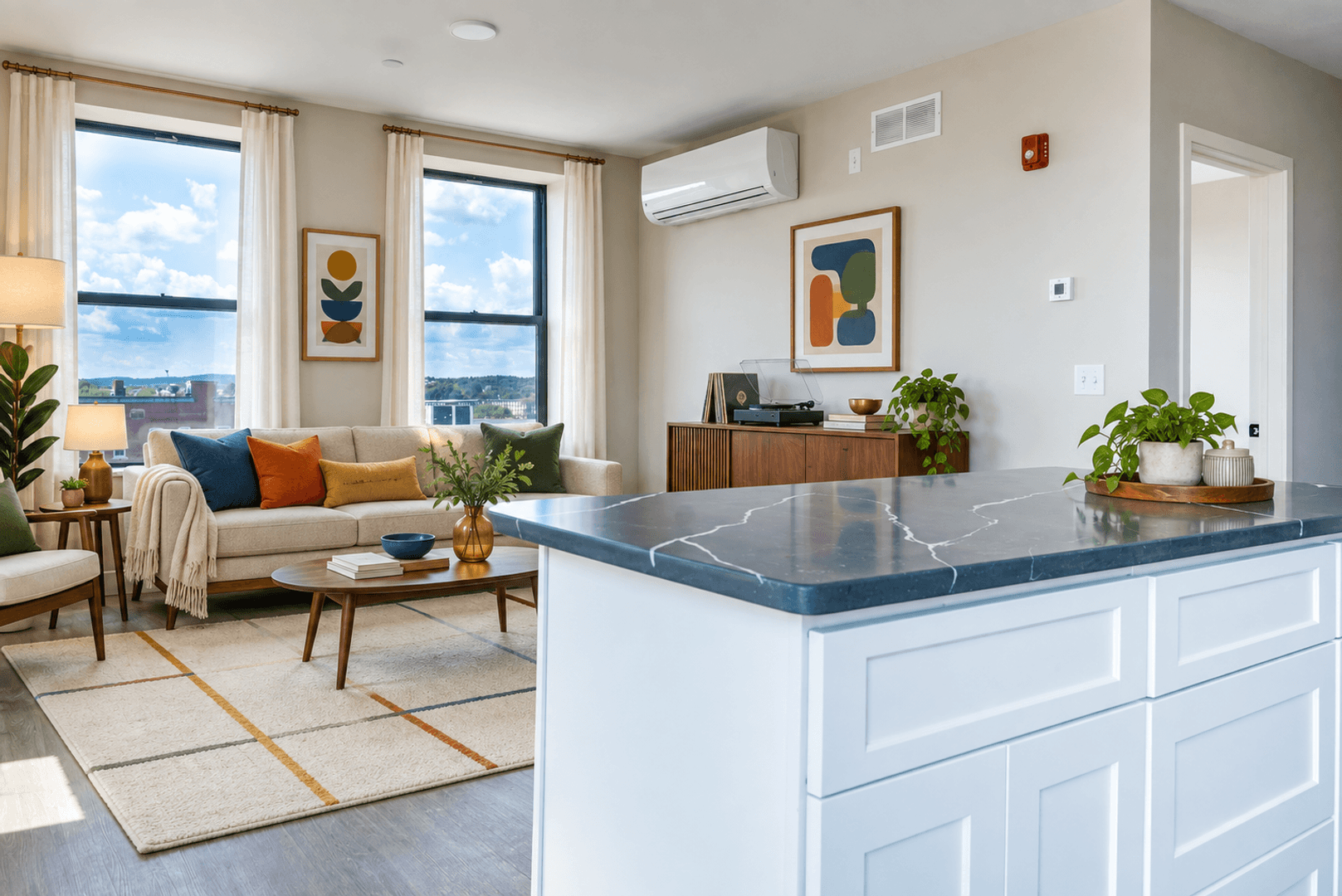 Rendezvous on Elm - Hot Water, Internet, Parking Included! 3 of 10