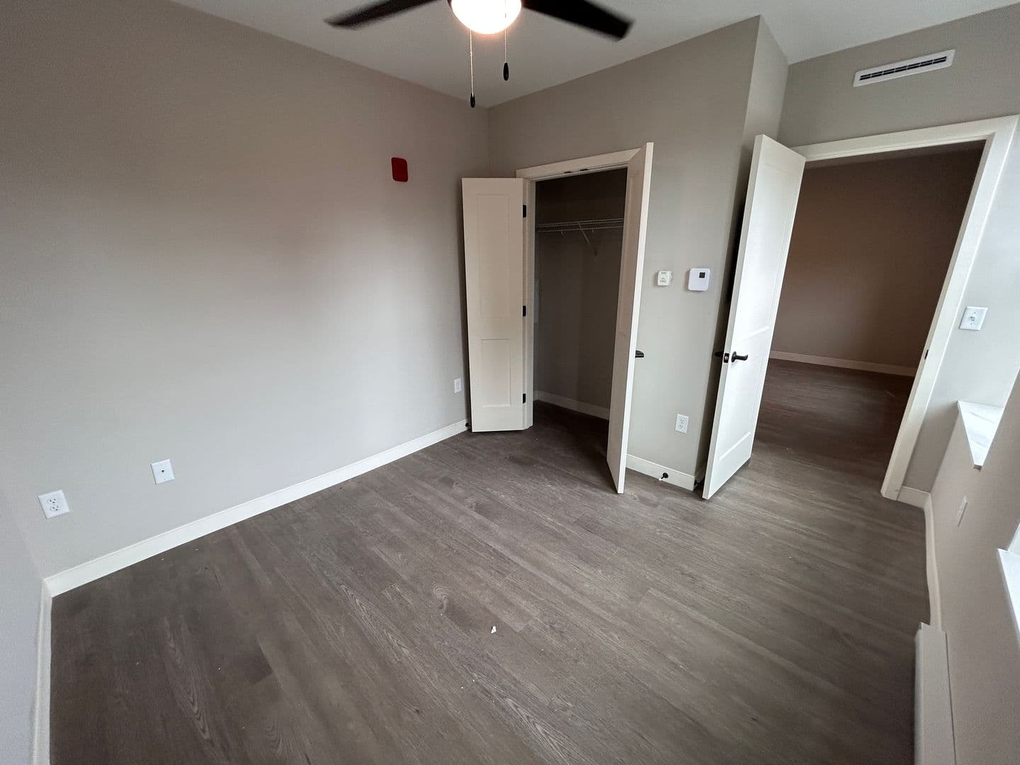Rendezvous on Elm - Hot Water, Internet, Parking Included! 15 of 64