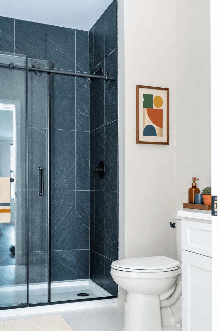 Rendezvous on Elm - Hot Water, Internet, Parking Included! 9 of 10