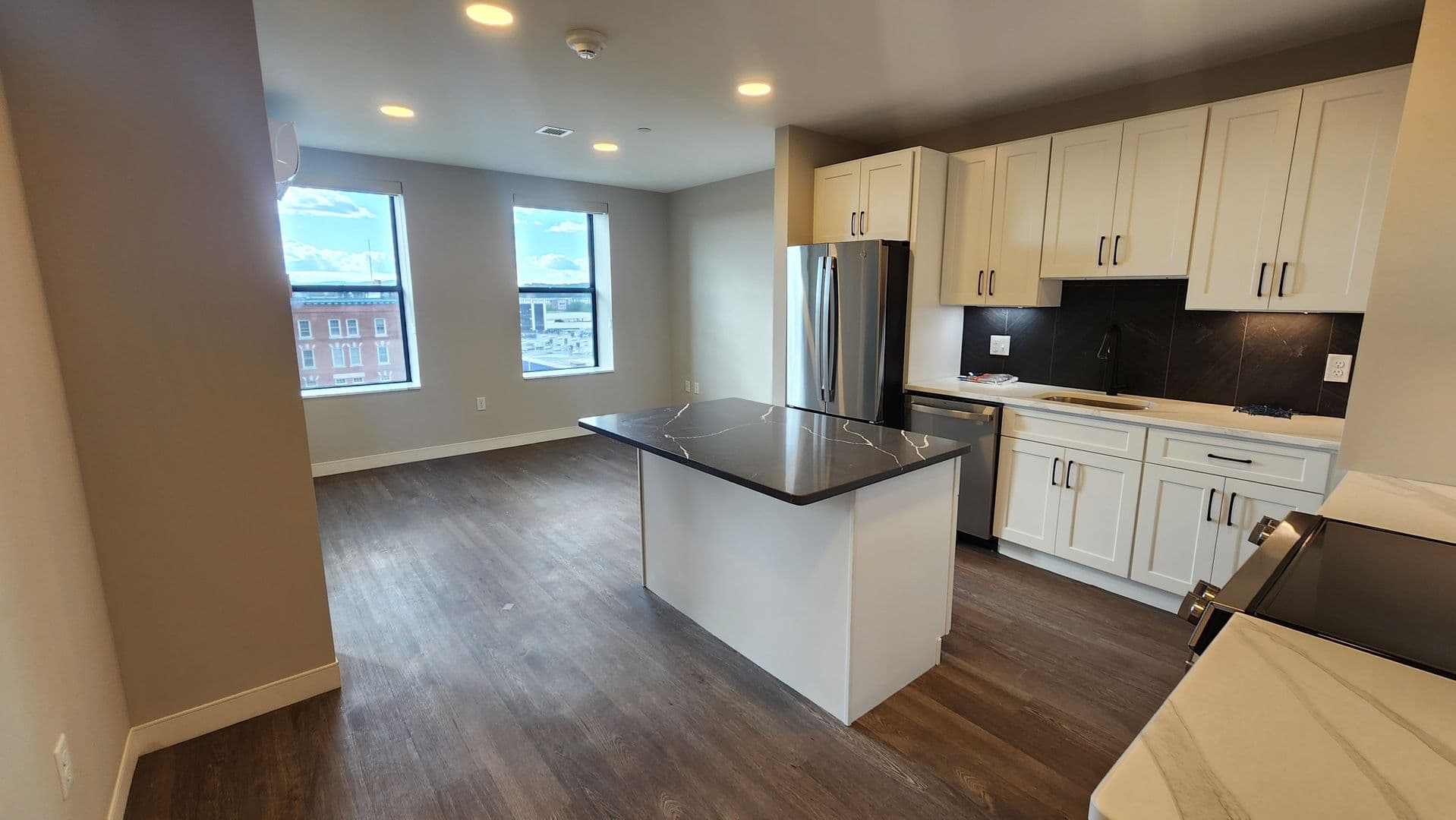 Rendezvous on Elm - Hot Water, Internet, Parking Included! 24 of 64