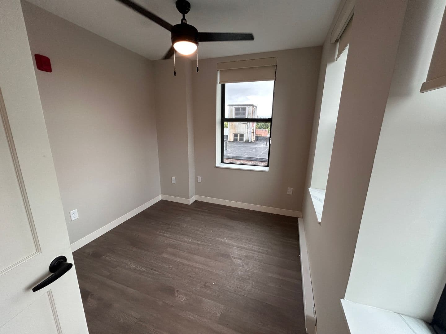 Rendezvous on Elm - Hot Water, Internet, Parking Included! 6 of 13