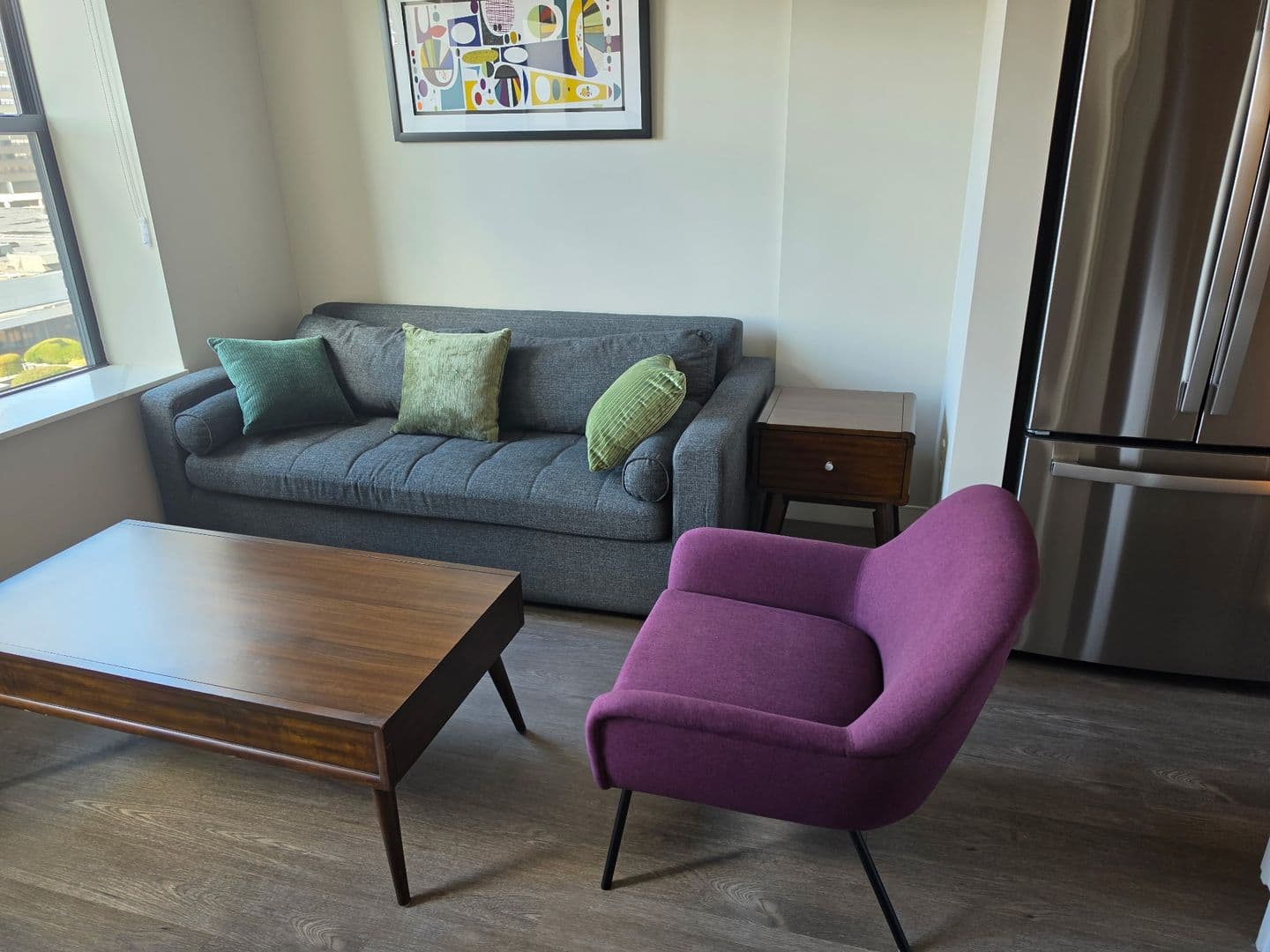 Rendezvous on Elm - Hot Water, Internet, Parking Included! 3 of 14