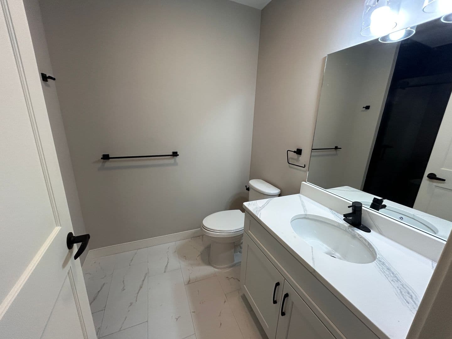 Rendezvous on Elm - Hot Water, Internet, Parking Included! 21 of 64