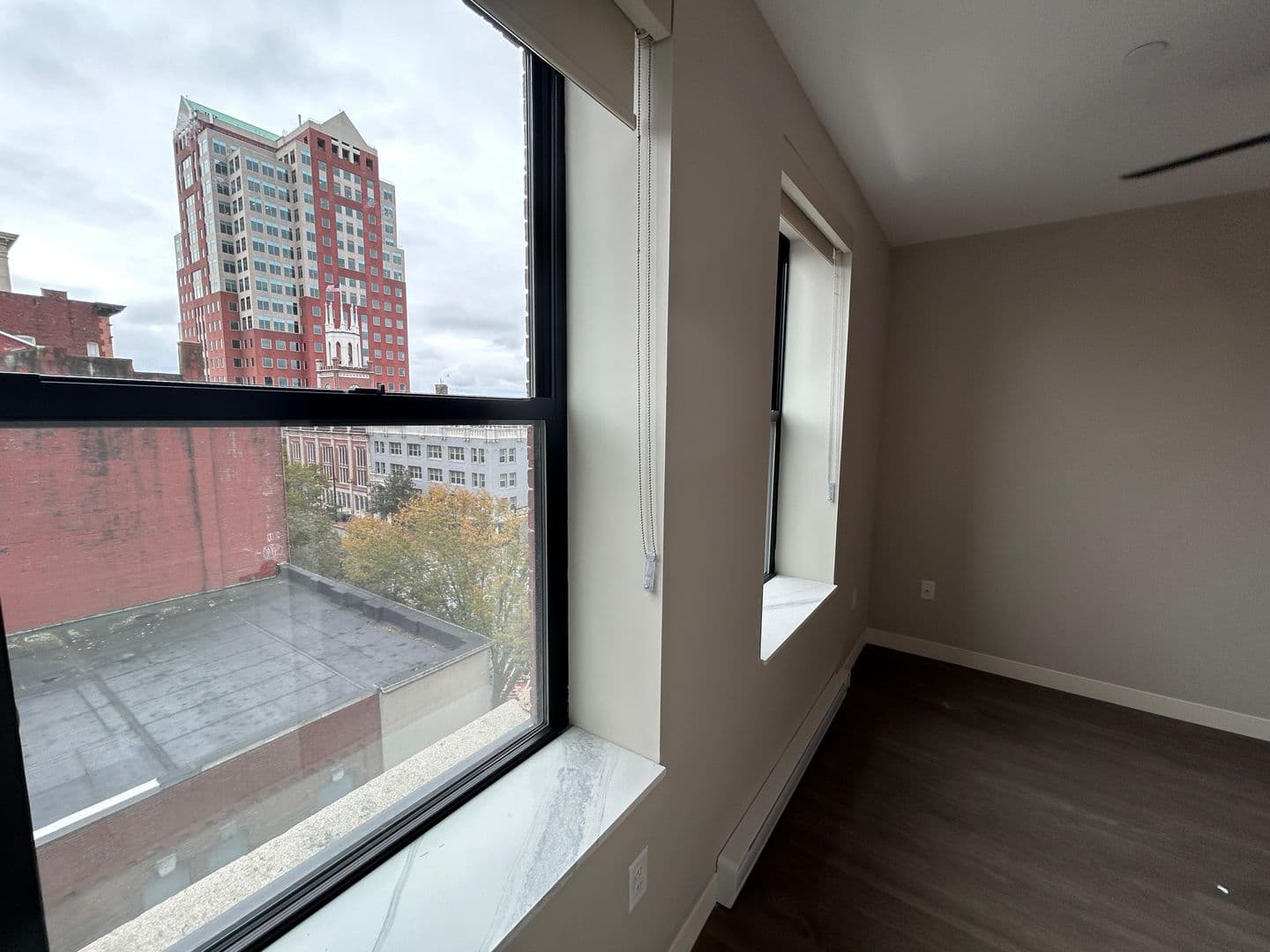 Rendezvous on Elm - Hot Water, Internet, Parking Included! 10 of 64