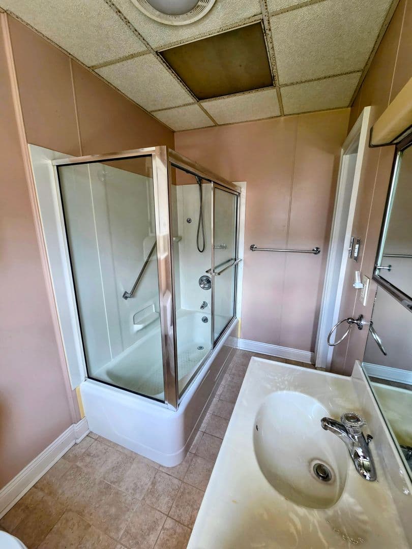 1005 Seneca Street 11 of 24