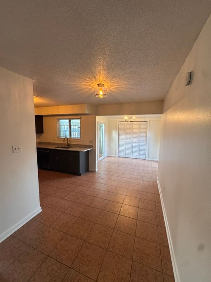 180 SE Villas Ct C 13 of 15