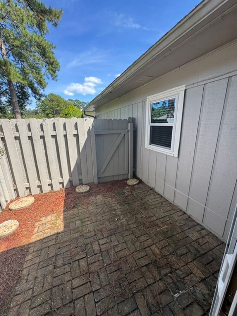180 SE Villas Ct C 2 of 15