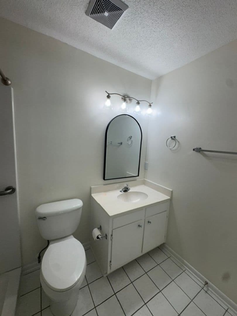 180 SE Villas Ct C 6 of 15