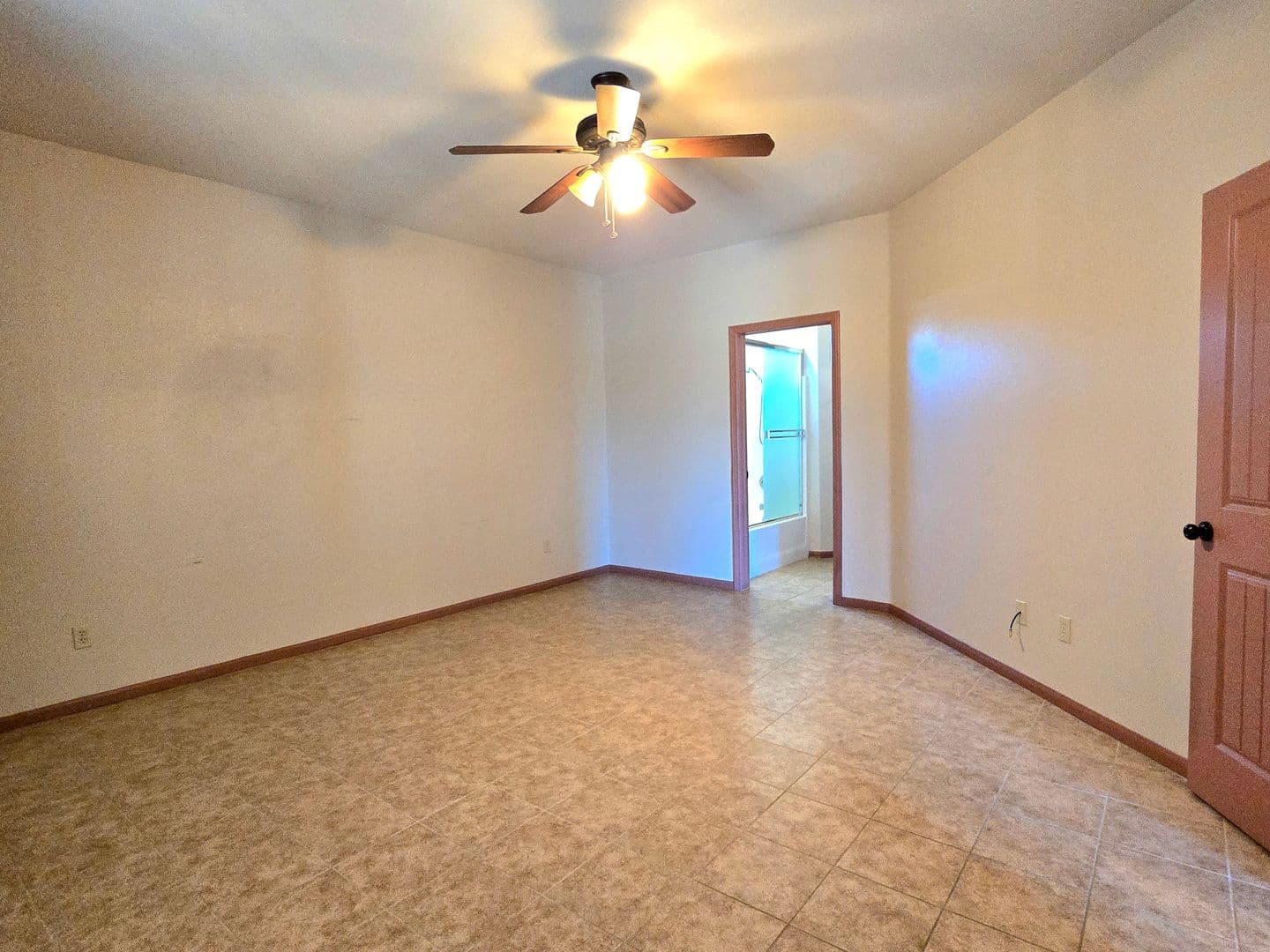 7425 Kellogg Ave. 13 of 22
