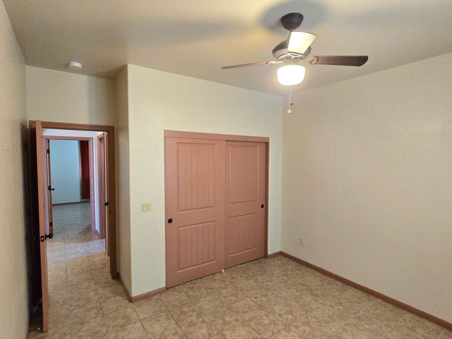 7425 Kellogg Ave. 17 of 22