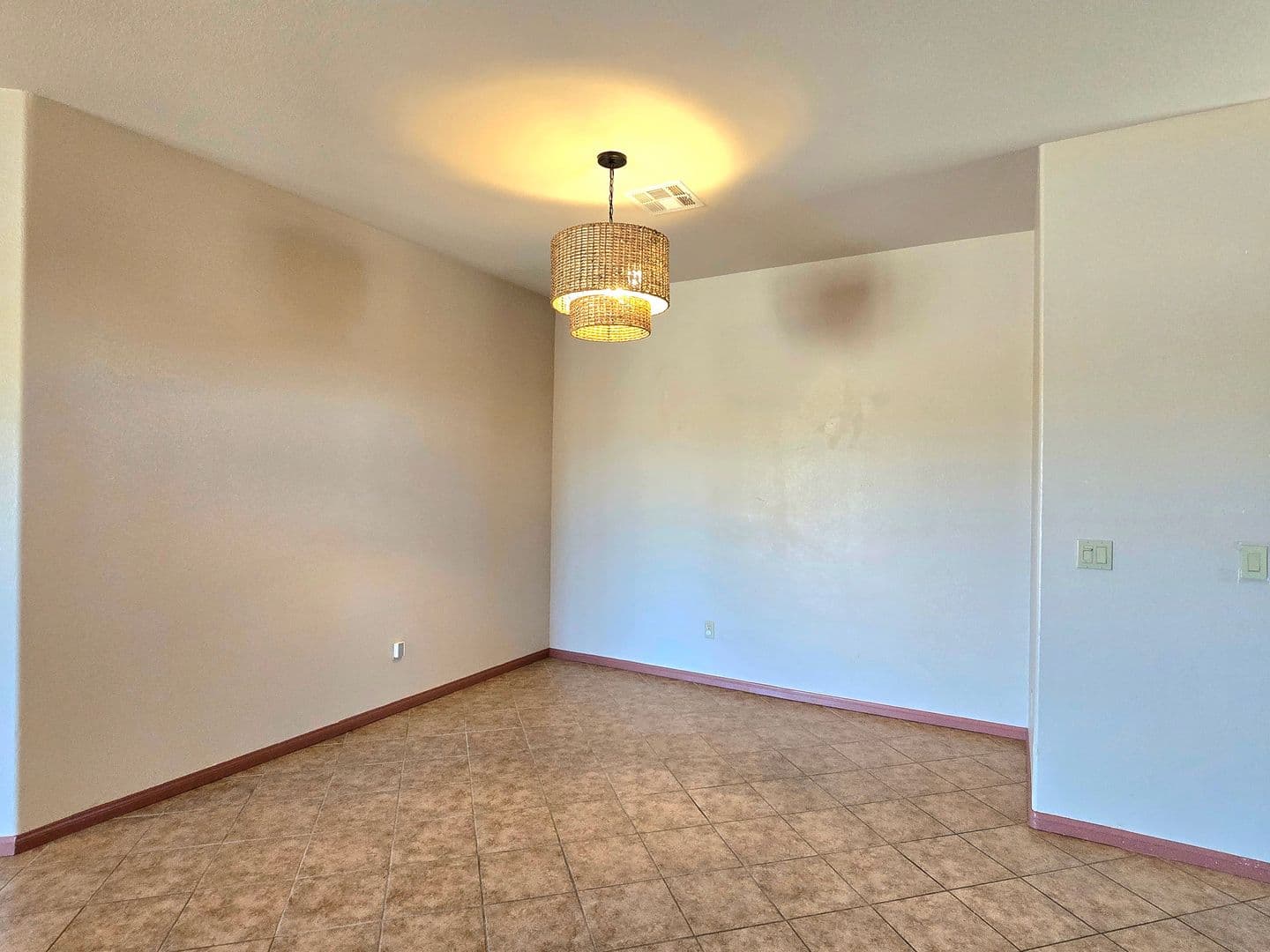 7425 Kellogg Ave. 8 of 22