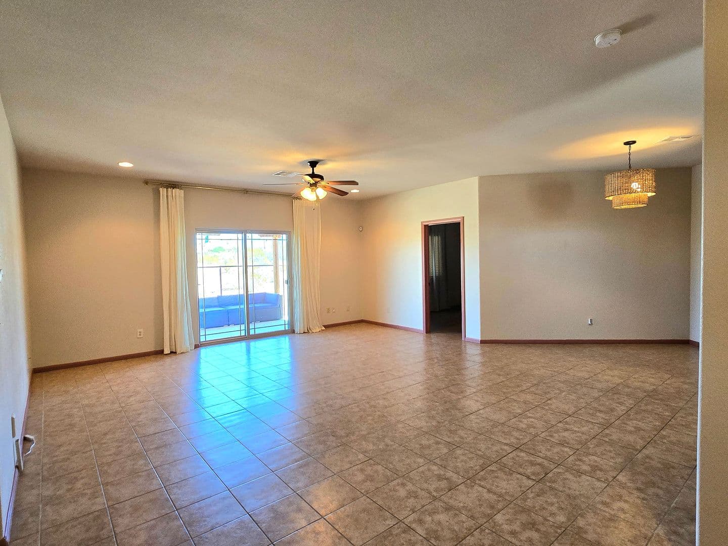 7425 Kellogg Ave. 7 of 22