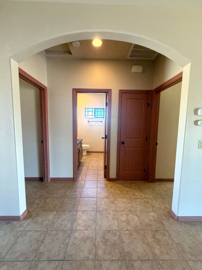 7425 Kellogg Ave. 2 of 22